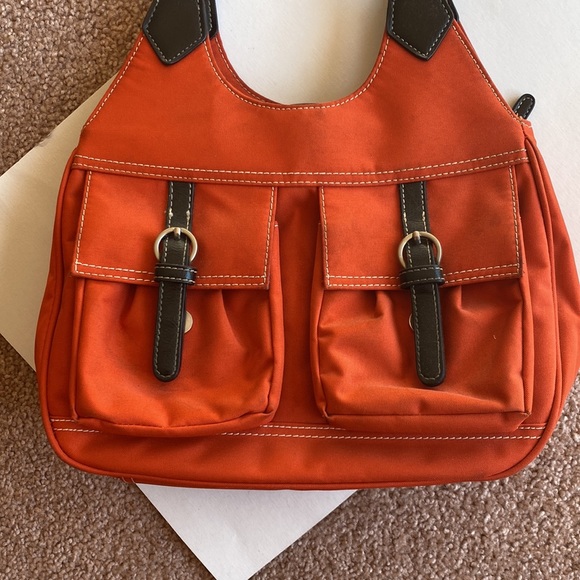 ❤️Reaction Kenneth Cole bright orange shoulder bag. - Picture 2 of 7